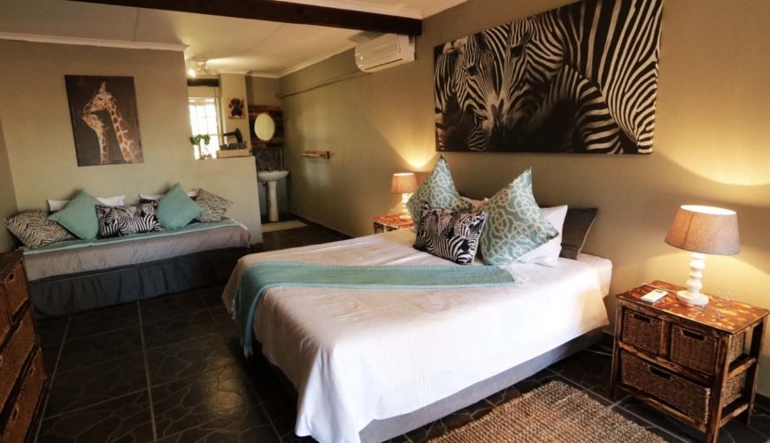 Letto nella zebras room del ngalali retreat nella balule game reserve