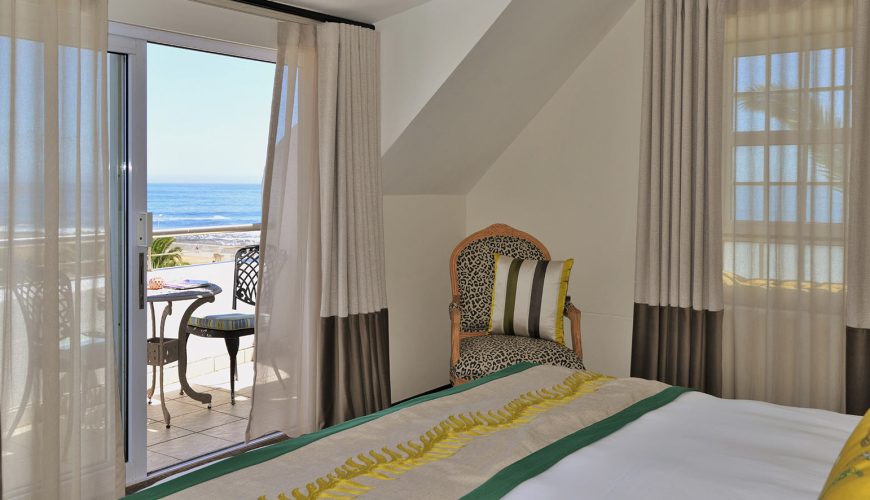 Vista sull'oceano dal letto della balcony suite