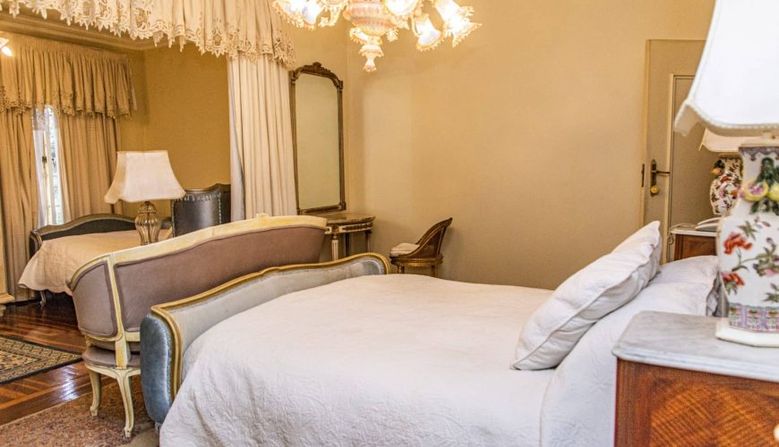letto matrimoniale dell'elizabeth suite all'illyria house