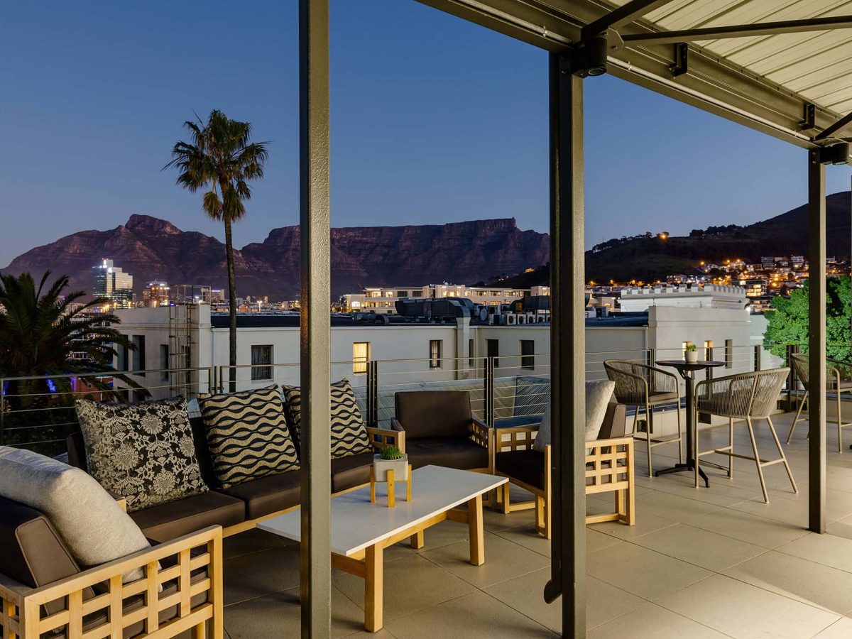 vista della table mountain dalla terrazza del waterfront breakwater lodge