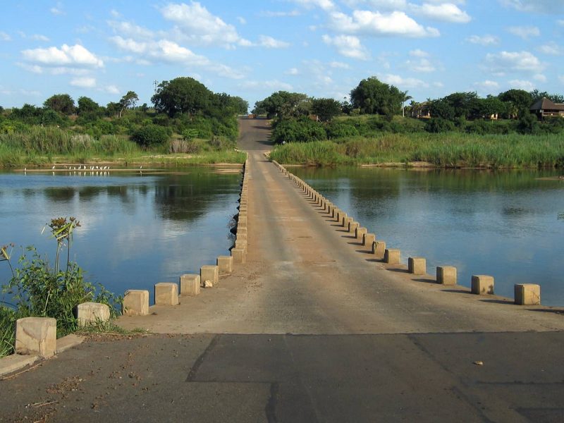 ponte sul crocodile river nel kruger meridionale