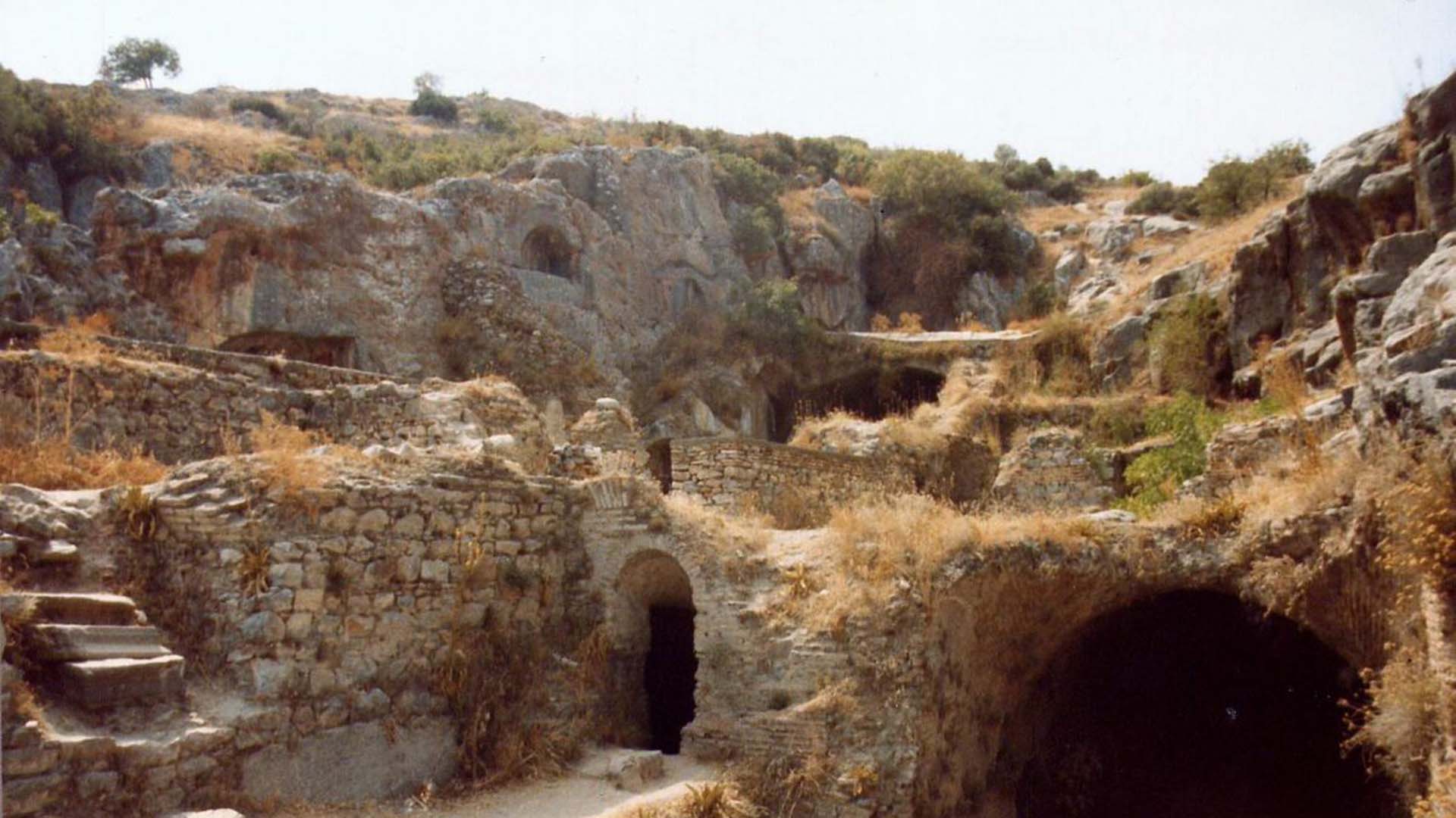 esterno di grotte ad amman