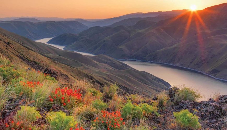 tramonto sullo snake river nell'hells canyon, idaho